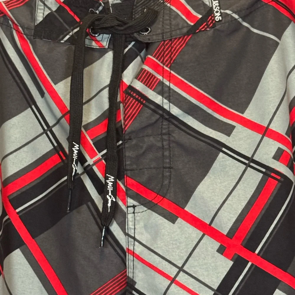 A-55 Men’s Maui and Sons Black Red & Gray‎ Plaid Board Shorts Size 34